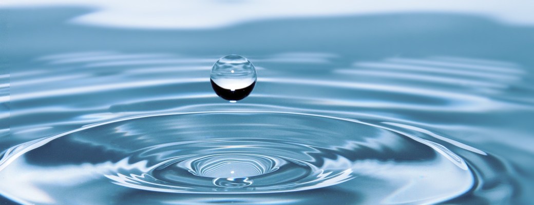 Desalinizar agua para hacerla bebible