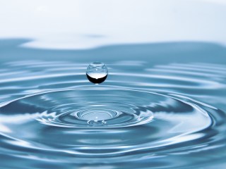 Desalinizar agua para hacerla bebible