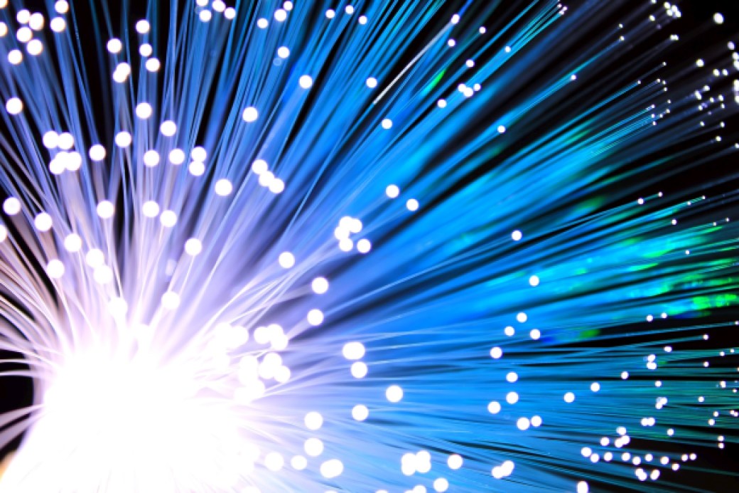 Fibra óptica plástica