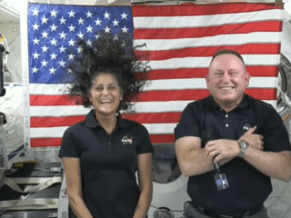 Astronautas ISS nave Starliner